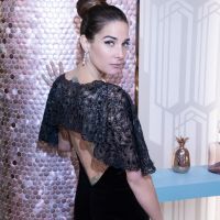 Mirá el look "terciopelo glam" de Juana Viale para "La Noche de Mirtha"