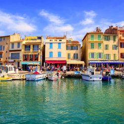 Conocida popularmente como la Venecia provenzal, Cassis es una localidad relajante y romántica.