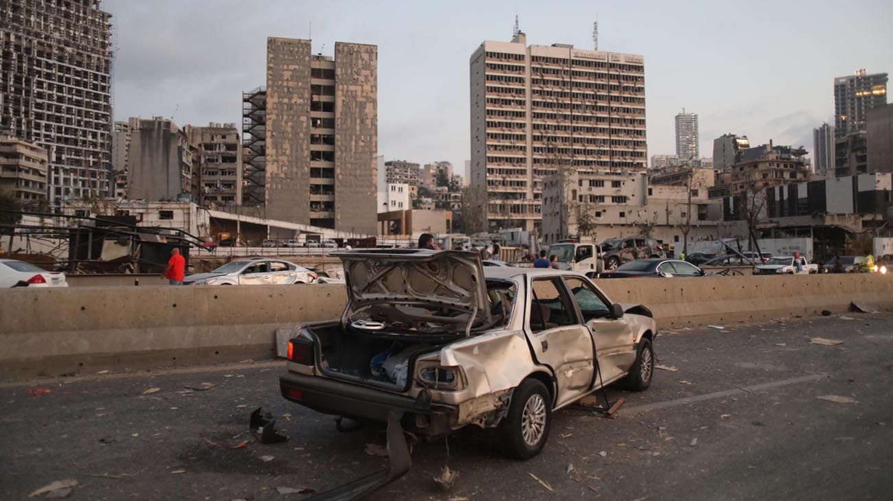 Una explosión en el puerto principal del Líbano sacudió la capital Beirut y sus suburbios