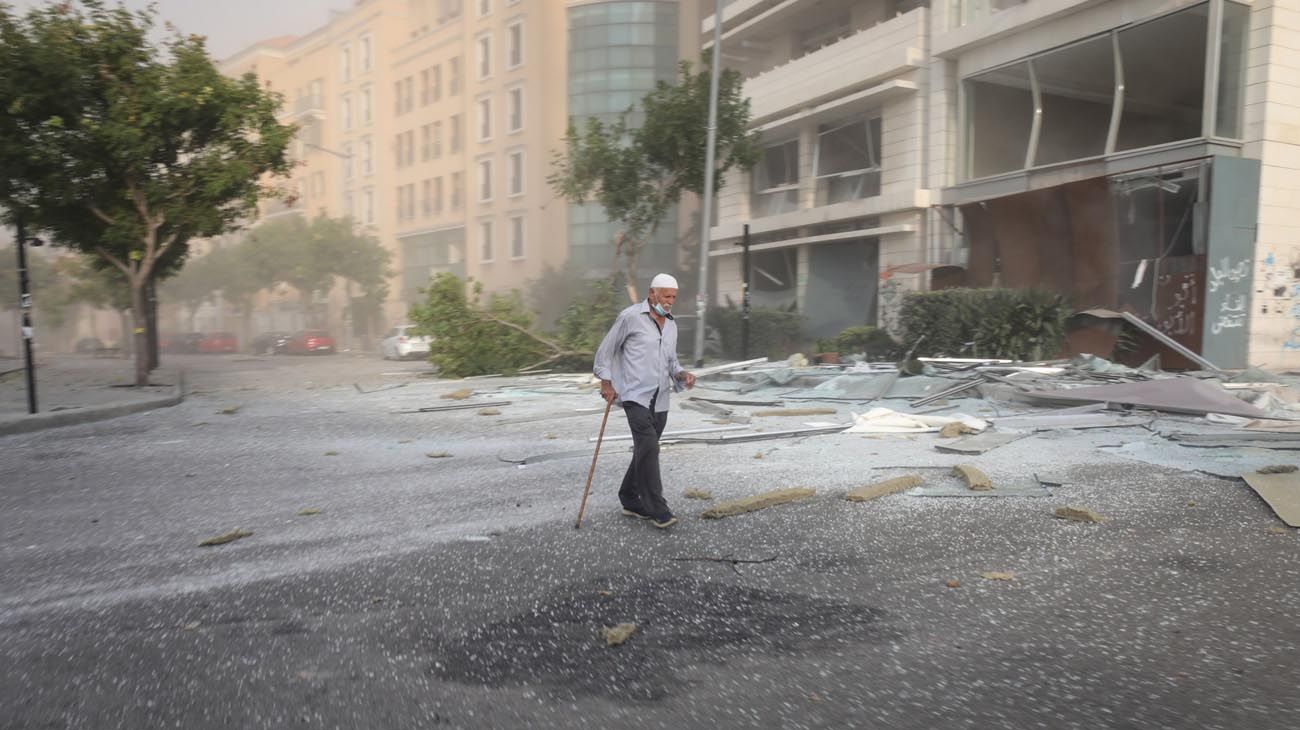 Una explosión en el puerto principal del Líbano sacudió la capital Beirut y sus suburbios