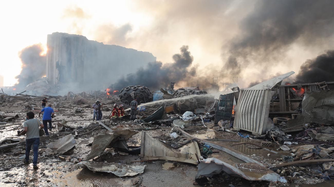 Una explosión en el puerto principal del Líbano sacudió la capital Beirut y sus suburbios