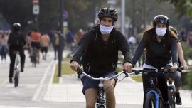 Coronavirus: la Ciudad flexibiliza y las provincias retroceden