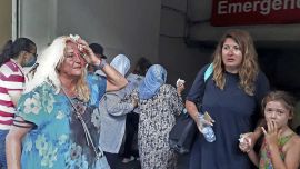 Explosión cerca del puerto en la capital libanesa Beirut el 4 de agosto de 2020. - Dos grandes explosiones sacudieron la capital libanesa Beirut, hiriendo a decenas de personas, sacudiendo edificios y enviando enormes columnas. de humo ondeando hacia el cielo.