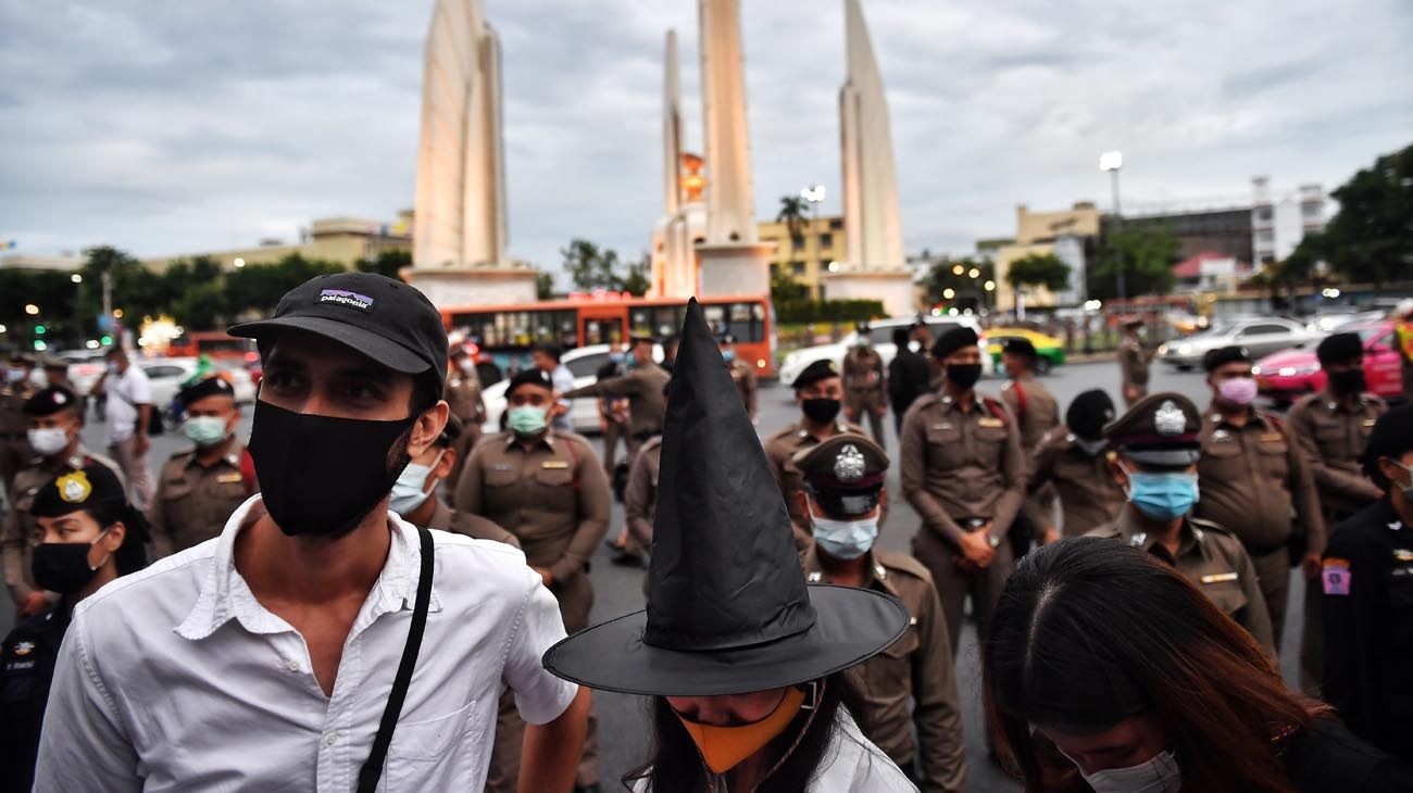  protesta en tailandia contra la monarquía con temática de harry potter