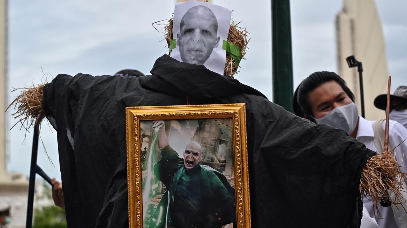  protesta en tailandia contra la monarquía con temática de harry potter