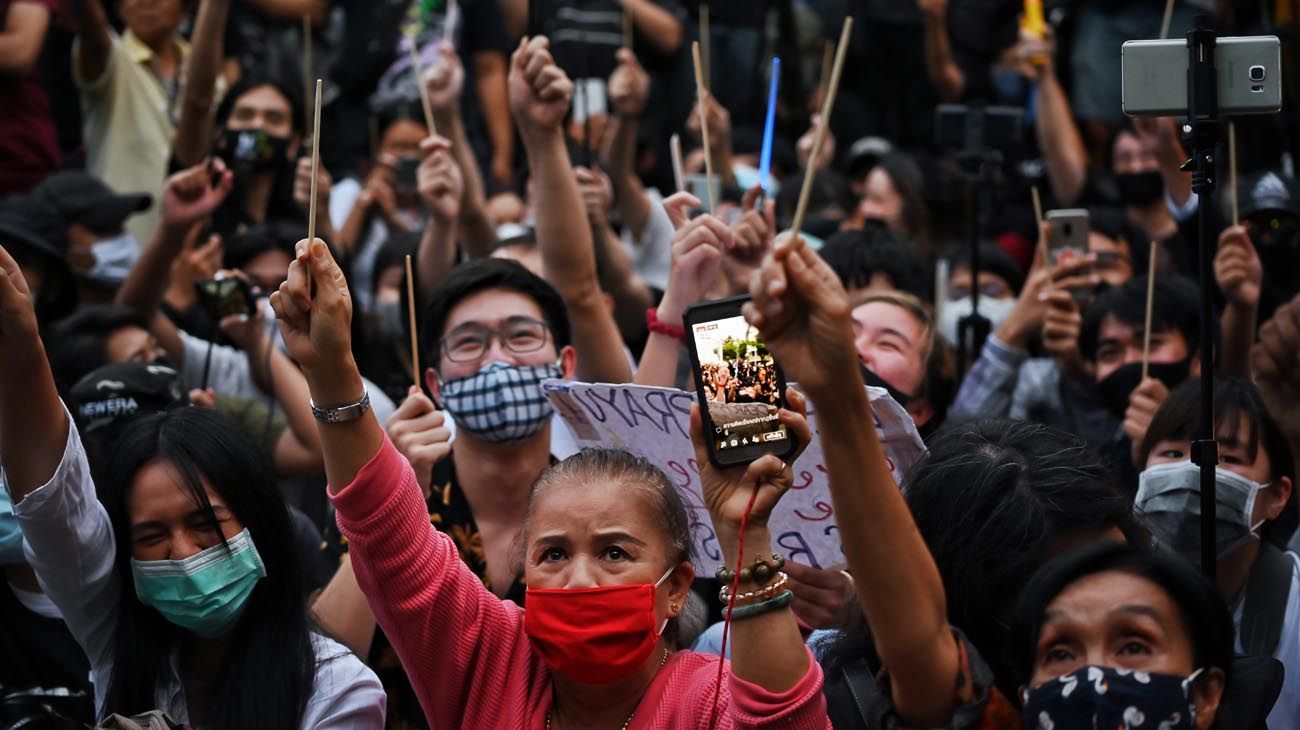  protesta en tailandia contra la monarquía con temática de harry potter