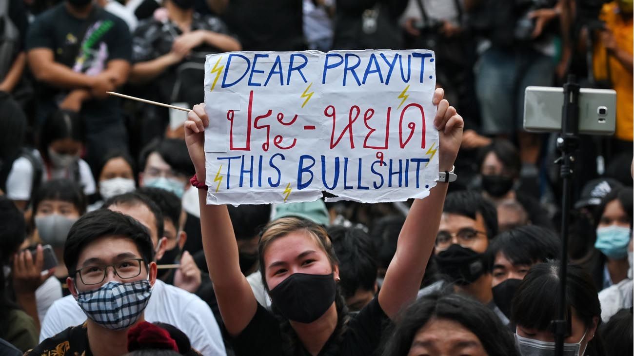  protesta en tailandia contra la monarquía con temática de harry potter