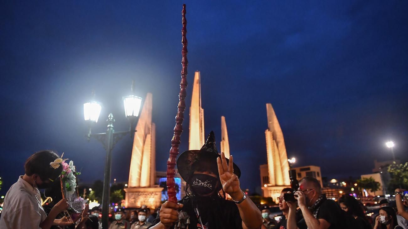  protesta en tailandia contra la monarquía con temática de harry potter