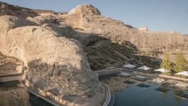 Amangiri Canyon Point es un hotel de lujo inusual, ubicado en una zona inusual, y que por estas características es el favorito de las celebridades y los adinerados que pagan más de 3.500 dólares la noche.