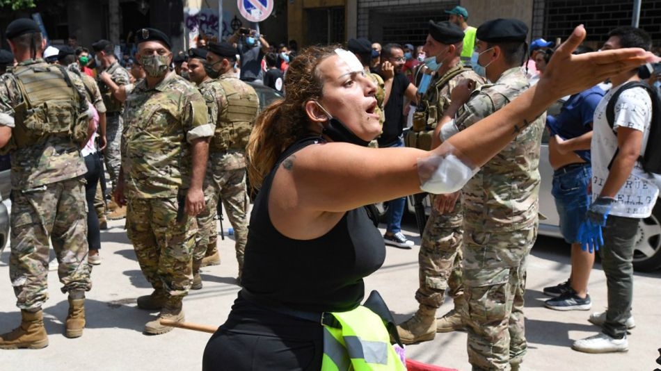 Mientras Macron estuvo unas horas en Beirut, el clima social contra el gobierno libanés sigue ganando tensión.