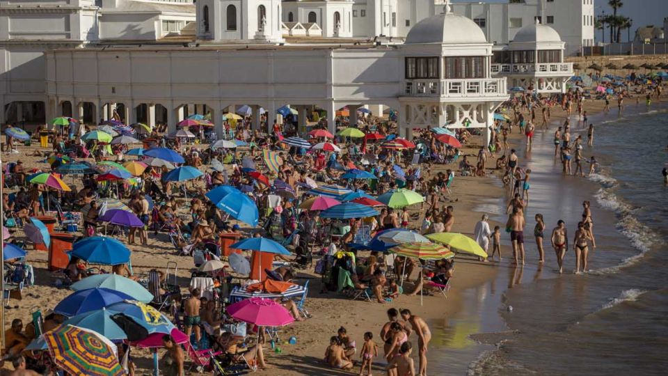 España y jovenes sin barbijo