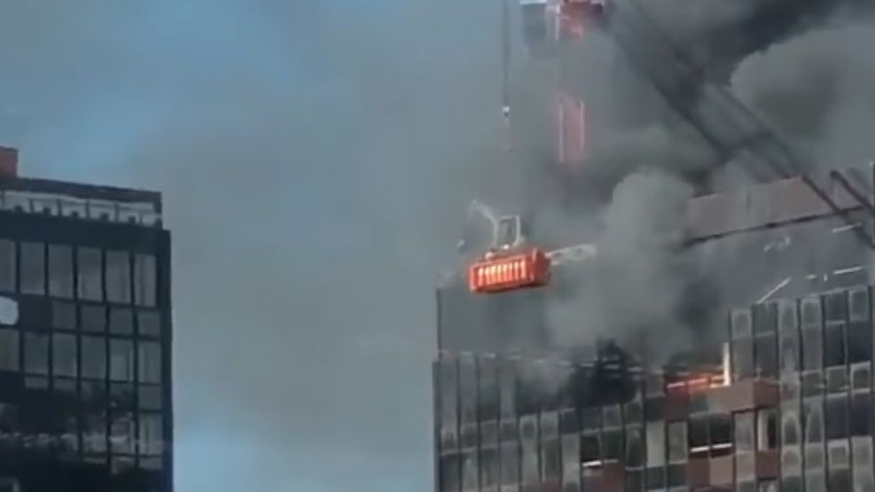Incendio en un importante edificio céntrico de Bruselas.