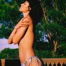 Úrsula Corberó se mostró en bikini y haciendo topless