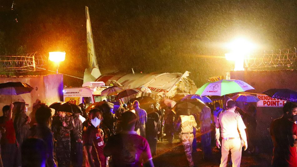 Tragedia aérea en India. 17 personas murieron.