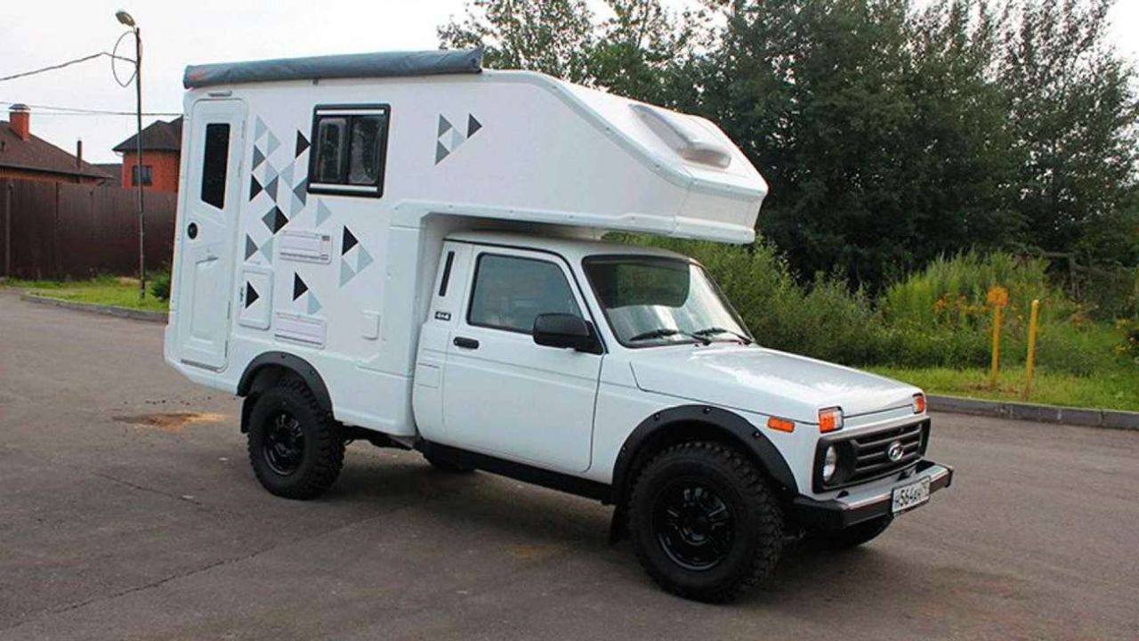 Weekend | Construyen un completo camper a partir del mítico Lada Niva