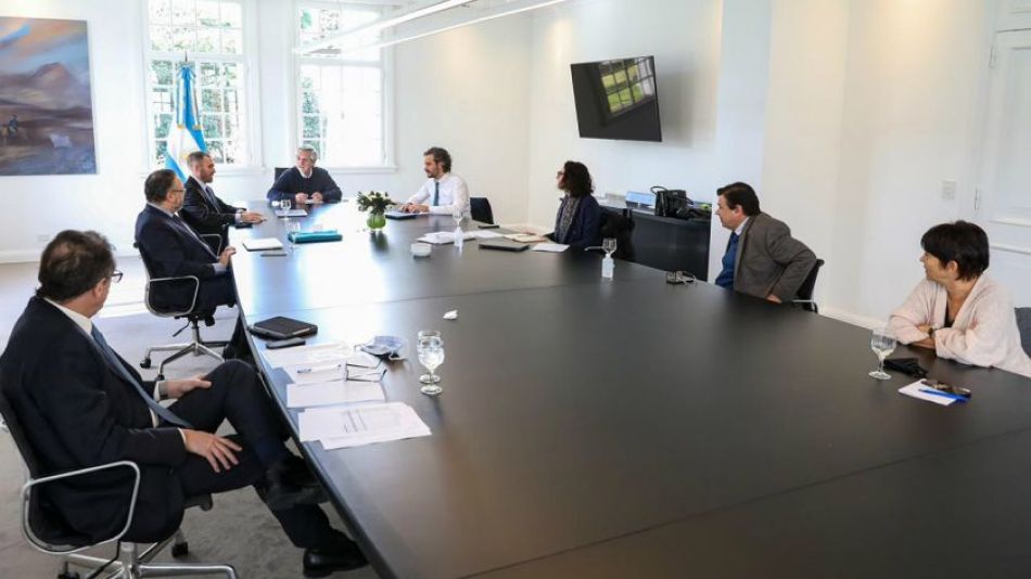 Alberto Fernández en reunión con el gabinete económico.