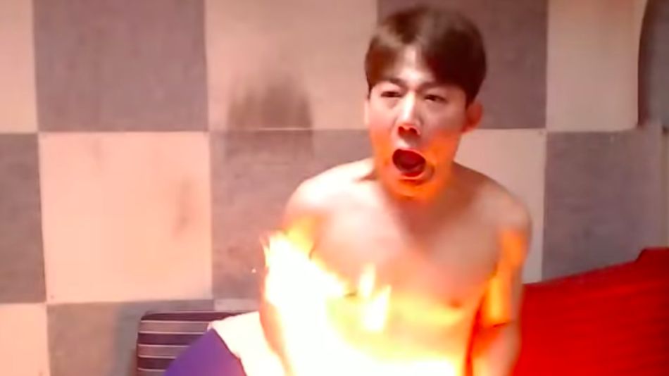 El youtuber angry Korean gamer se prendió fuego en directo (YouTube / YouTube)