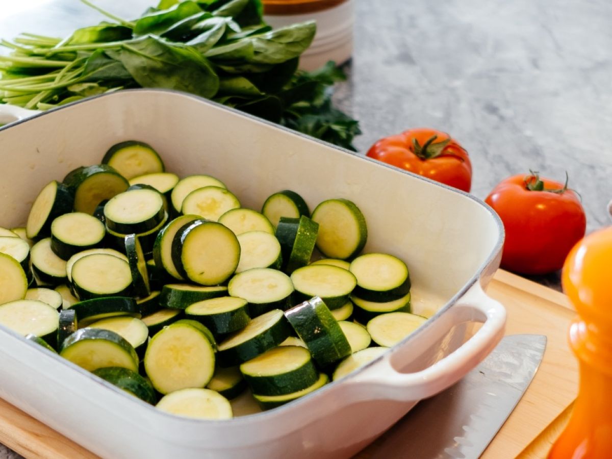 Marie Claire | Una receta súper veggie para hoy: ️tarta de zucchini, kale y acelga