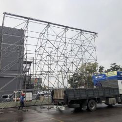 Este jueves 13 de agosto se abre el autocine en el estacionamiento del shopping Las Toscas de Canning, provincia de Buenos Aires.