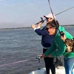 Fany Salas, Carito y Lupi Paniagua salieron a pescar dorados en Esquina, Corrientes, bajo el mando de Rubén "Pelo Largo" Casares.