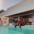 Oriana Sabatini incendió las redes sociales con una bikini roja en sus vacaciones con Dybala
