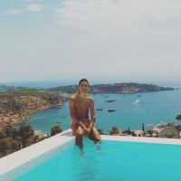 Oriana Sabatini incendió las redes sociales con una bikini roja en sus vacaciones con Dybala