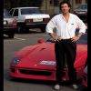  Nick Mason, baterista de Pink Floyd y coleccionista de autos, junto a una Ferrari F40 en Maranello (1992).