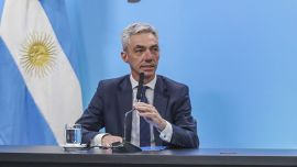 El ministro de transporte Mario Meoni sigue sin precisiones para el regreso de los vuelos y micros de larga distancia.