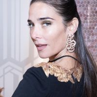 Mirá el look "destellos dorados" de Juana Viale para "La Noche de Mirtha"