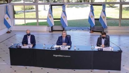 Anuncios. El jefe de Gobierno porteño, el Presidente y el gobernador bonaerense, ayer en Olivos.