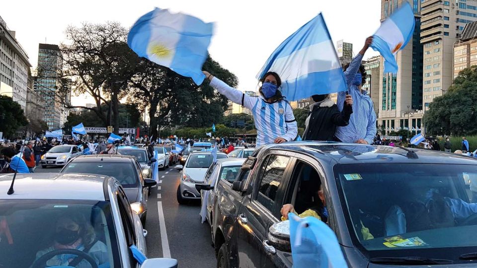 Dislate peligroso. En el pico de la pandemia se llama a una protesta en las calles poco responsable.