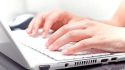 20200816_manos_notebook_shutterstock_g