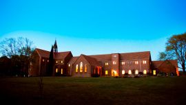 Pasar unos días de descanso en un monasterio, en vista del aislamiento obligatorio que nos marca la pandemia, terminan convirtiéndose en una opción interesante: relax, buena comida y tranquilidad.