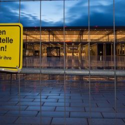 Después de 15 años, finalmente el Aeropuerto de Berlín comenzará a recibir pasajeros con su inauguración en octubre próximo.