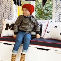 MARLEY AGASAJO A SU HIJO CON SU CASITA PERSONALIZADA