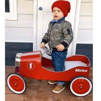 MARLEY AGASAJO A SU HIJO CON SU CASITA PERSONALIZADA