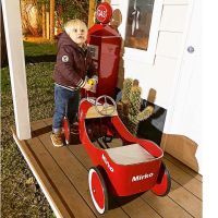 MARLEY AGASAJO A SU HIJO CON SU CASITA PERSONALIZADA