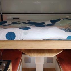 Sobre el comedor se puede colocar una cama elevable.