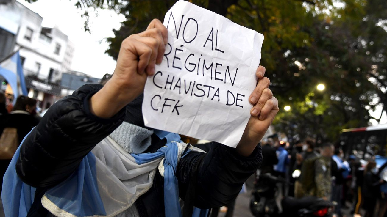 Del 17A al 26A: las mejores postales que dejan las marchas en cuarentena.