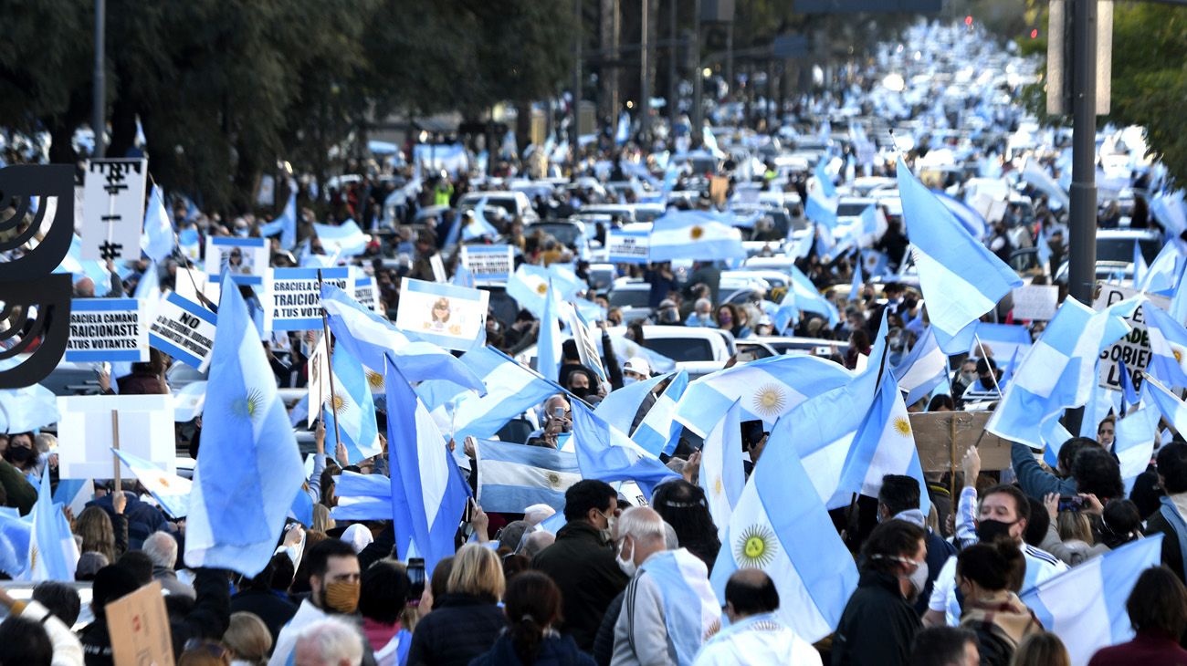 Del 17A al 26A: las mejores postales que dejan las marchas en cuarentena.