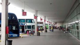 Aunque el protocolo ya fue aprobado, los micros de larga distancia no volverán a funcionar hasta octubre.