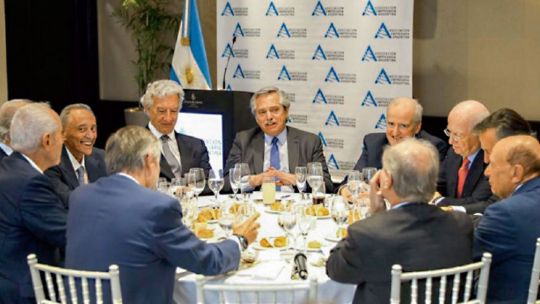 Alberto Fernández con empresarios