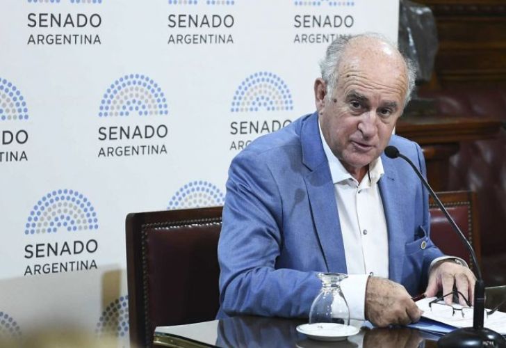 Oscar Parrilli: "Si nos critican Clarín y La Nación significa que estamos  haciendo las cosas bien" | Perfil