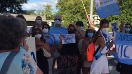 Video: un grupo de argentinos repudió la presencia de Macri en Suiza