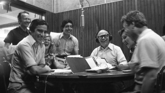 "Hola Domingo". José Ayi, un referente histórico de la radiofonía cordobesa. Aquí junto a Clidy Suárez y Adriana Caraune en el recordado programa dominical de LV2.