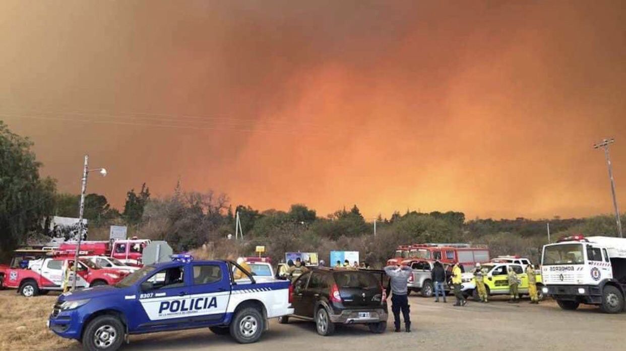 Por el incendio en Punilla, Córdoba, Permanecen cortadas de manera total las rutas 8 y 38.