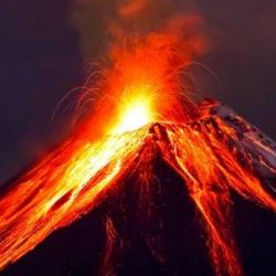 Volcán en erupción. 