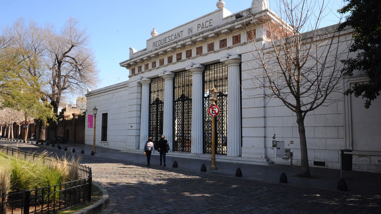 reapertura del cementerio de la recoleta