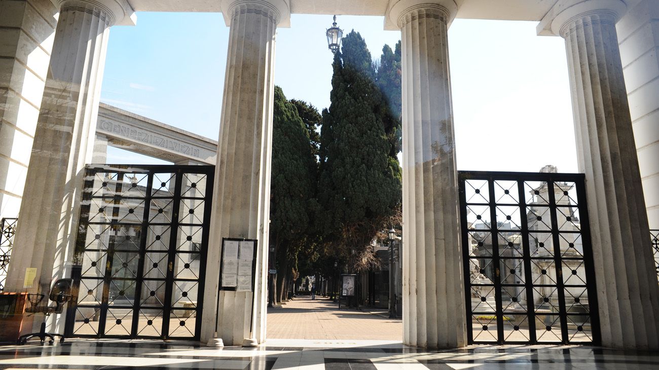 reapertura del cementerio de la recoleta