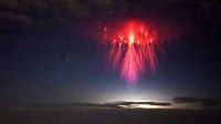 Sprite: el curioso fenómeno que produce medusas rojas en el cielo